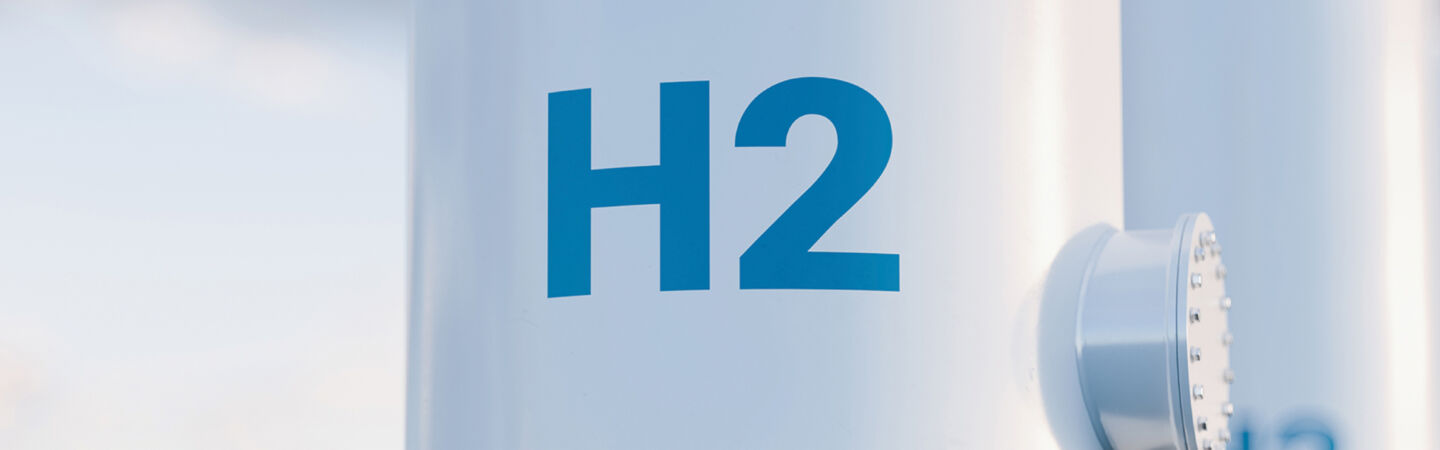 Article Hydrogen uptake evolving planning pathways and implications for business